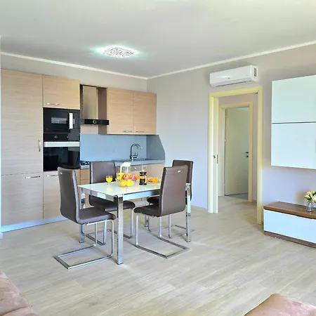 Sea Vista Apartment *